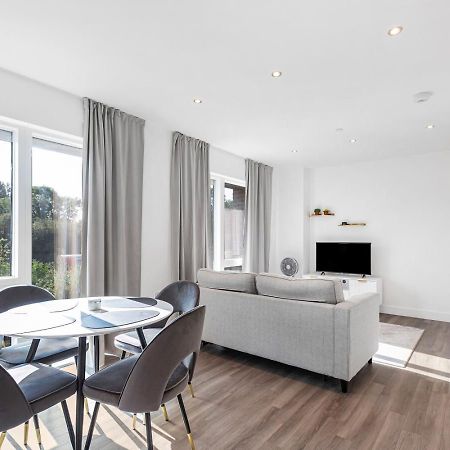 Modern 1 Bedroom Apartment With Parking In Colindale, London Edgware Esterno foto
