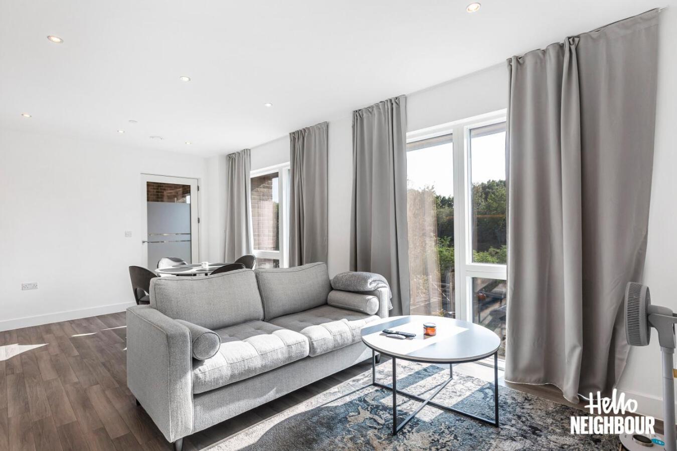 Modern 1 Bedroom Apartment With Parking In Colindale, London Edgware Esterno foto