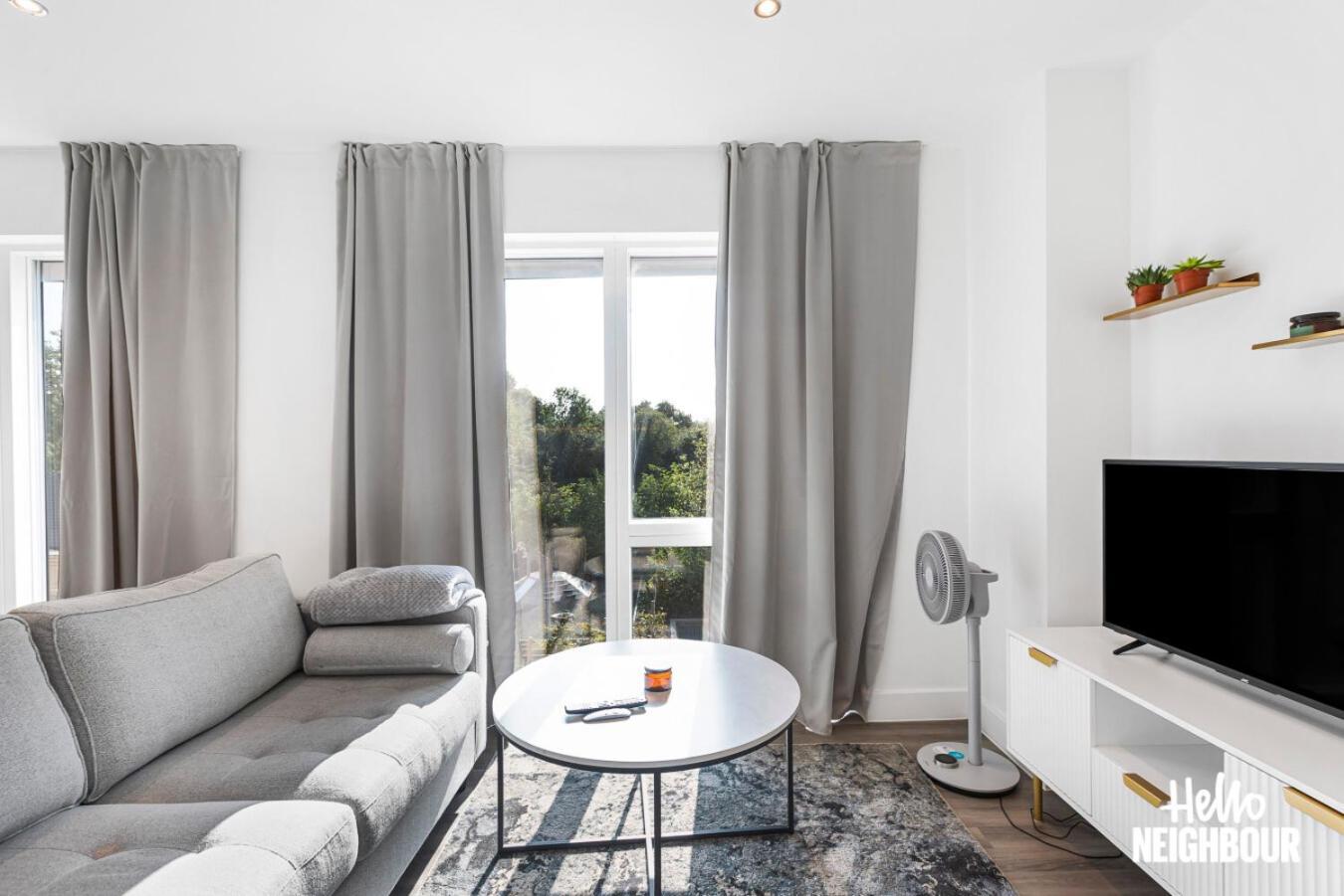 Modern 1 Bedroom Apartment With Parking In Colindale, London Edgware Esterno foto