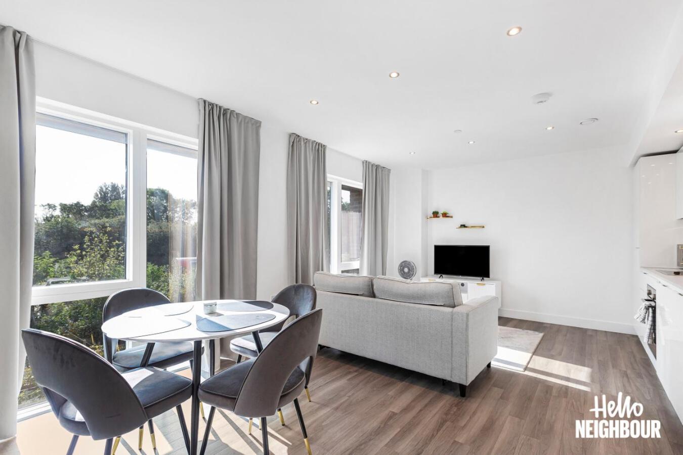 Modern 1 Bedroom Apartment With Parking In Colindale, London Edgware Esterno foto