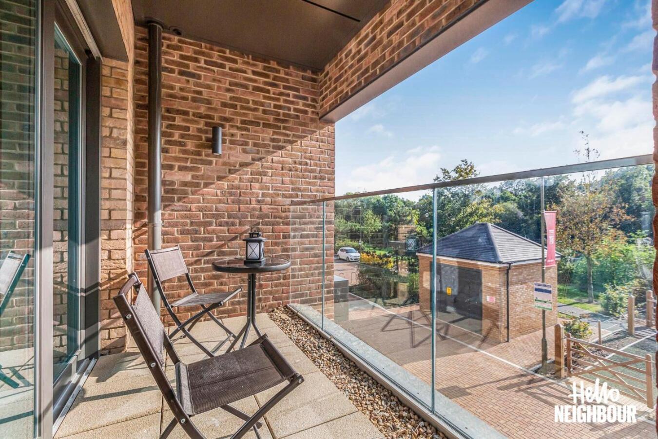 Modern 1 Bedroom Apartment With Parking In Colindale, London Edgware Esterno foto